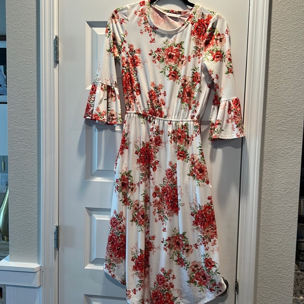 Women’s Floral dress- size small